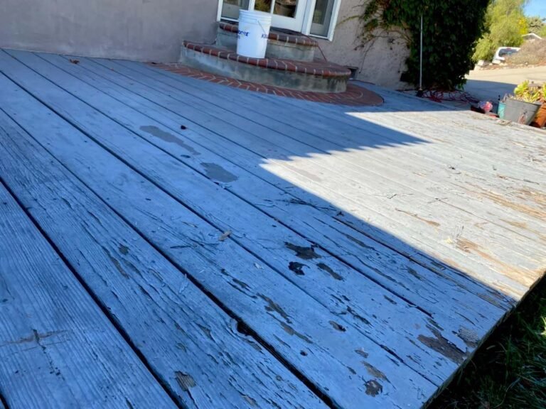 Does Vinegar Kill Algae on Decks